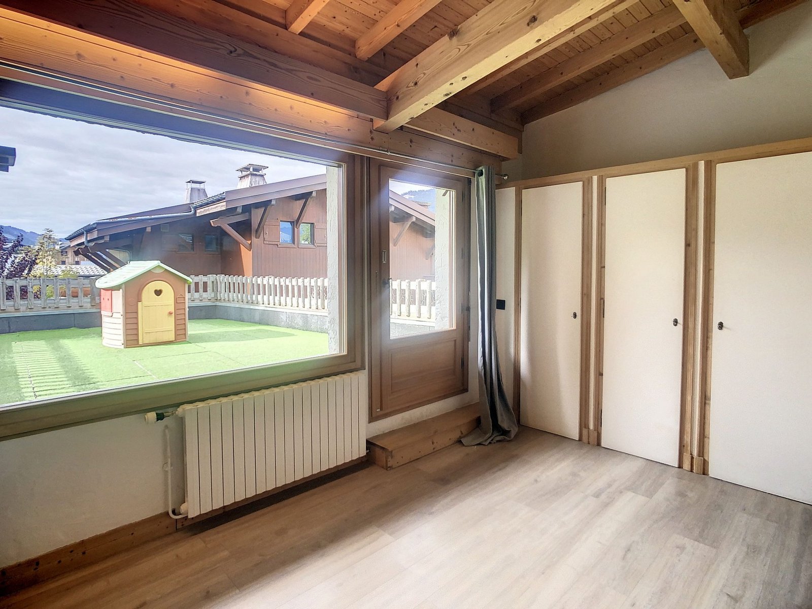 Small chalet for rent for the season, right in the heart of the village of Megève. – Photo 4 Small chalet for rent for the season, right in the heart of the village of Megève. - Photo 4