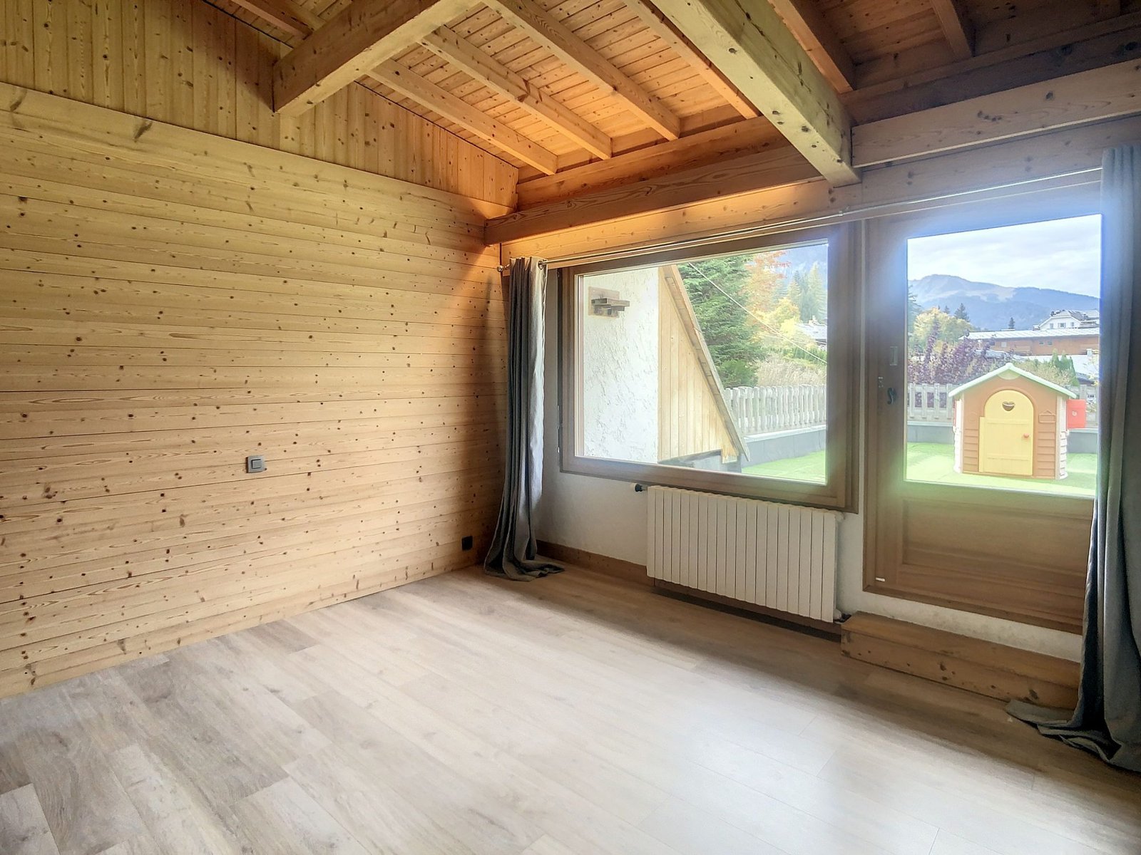 Small chalet for rent for the season, right in the heart of the village of Megève. – Photo 5 Small chalet for rent for the season, right in the heart of the village of Megève. - Photo 5