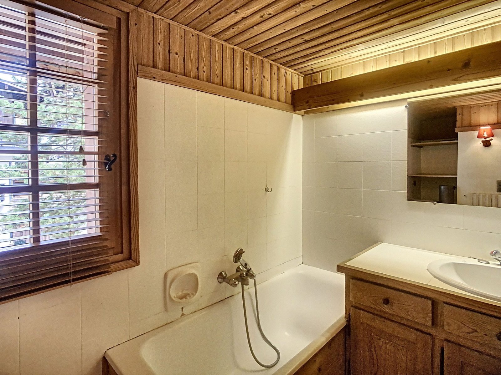 Small chalet for rent for the season, right in the heart of the village of Megève. – Photo 6 Small chalet for rent for the season, right in the heart of the village of Megève. - Photo 6