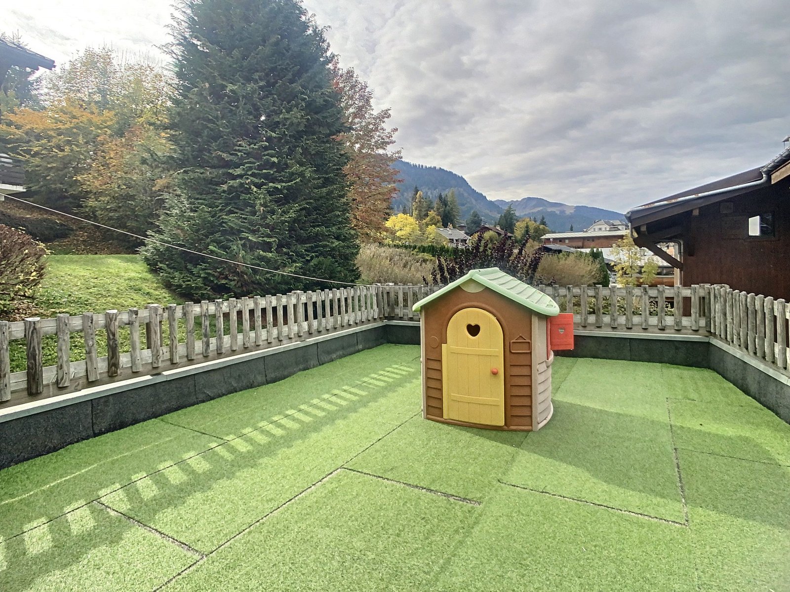 Small chalet for rent for the season, right in the heart of the village of Megève. – Photo 10 Small chalet for rent for the season, right in the heart of the village of Megève. - Photo 10