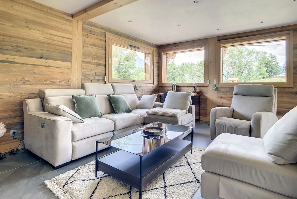 Brand-new chalet for rent in Combloux, facing Mont Blanc. - Photo 1