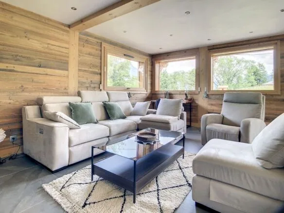 Brand-new chalet for rent in Combloux, facing Mont Blanc. - Photo 1