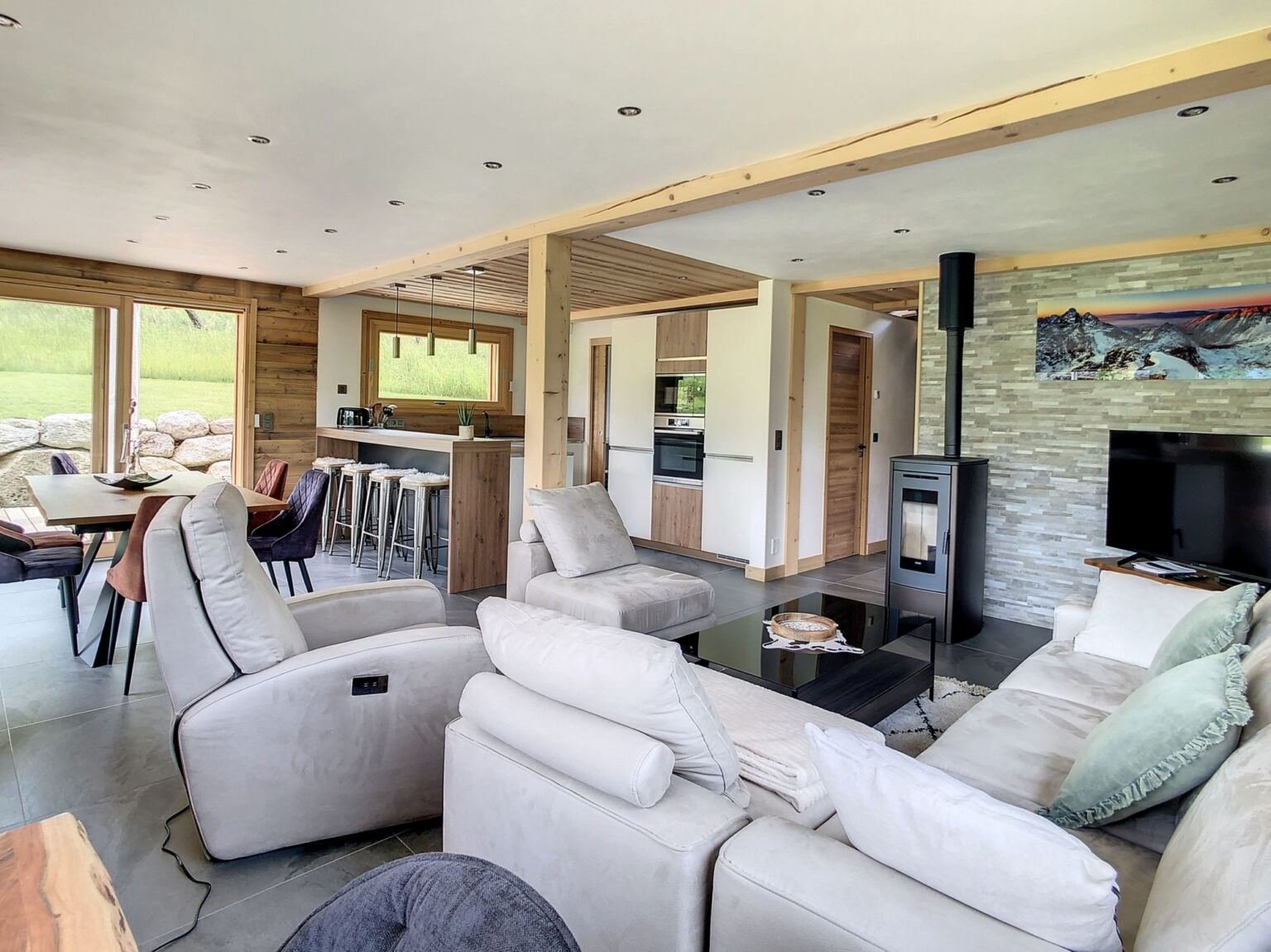 Brand-new chalet for rent in Combloux, facing Mont Blanc. - Photo 2
