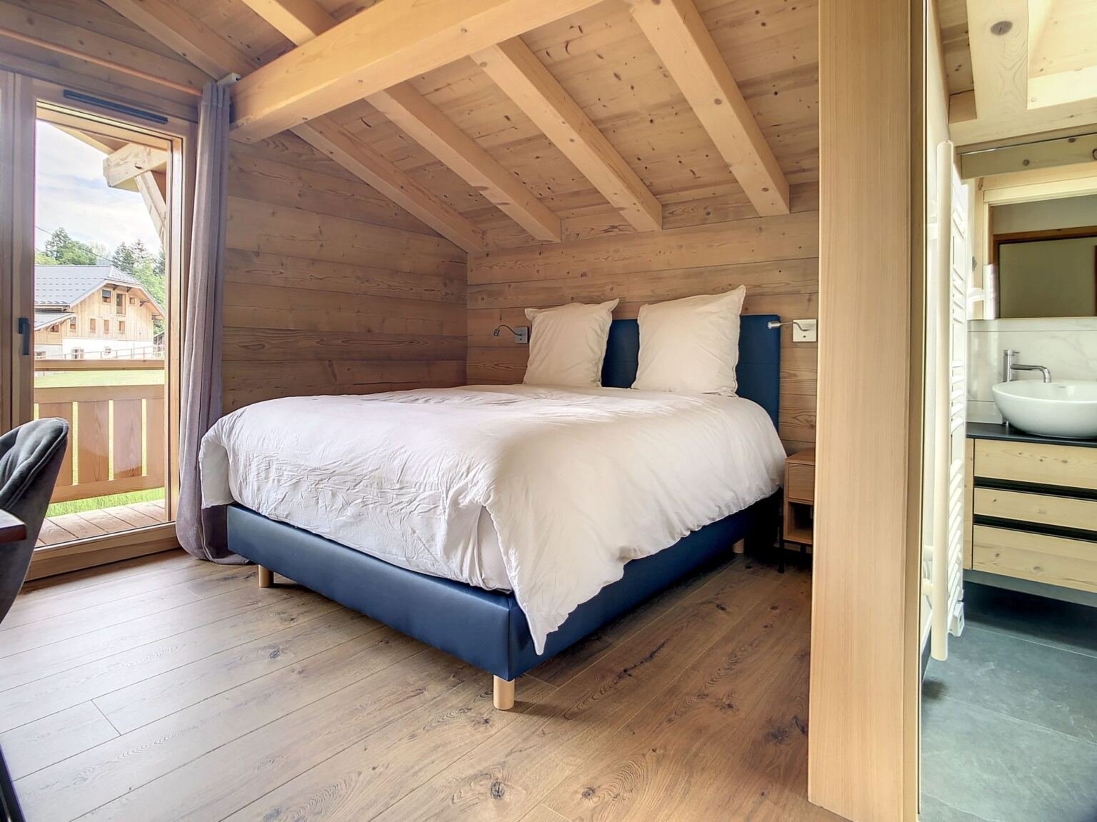Brand-new chalet for rent in Combloux, facing Mont Blanc. - Photo 9