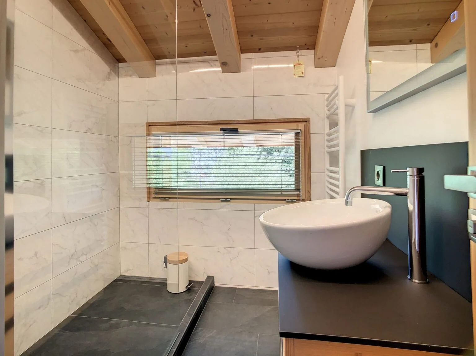 Brand-new chalet for rent in Combloux, facing Mont Blanc. - Photo 11