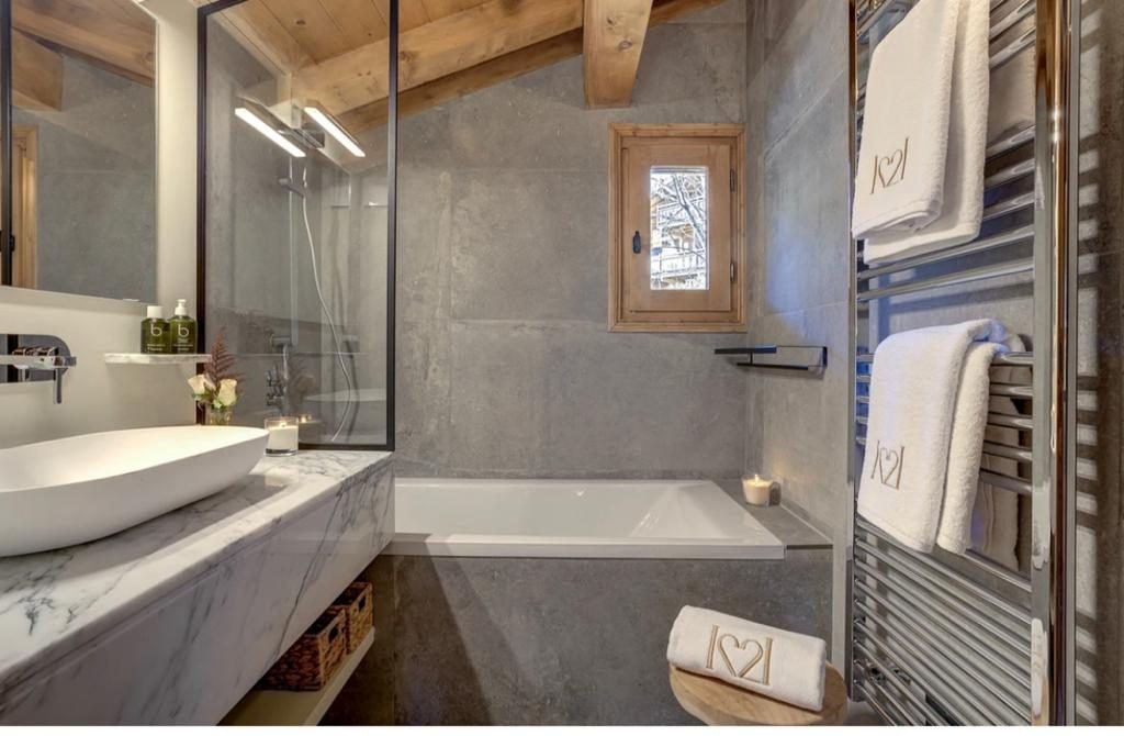 Contemporary chalet for rent in Megève. - Photo 8