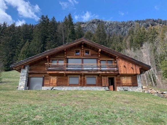Magnificent renovated farmhouse for rent on the heights of Praz-sur-Arly. - Photo 1