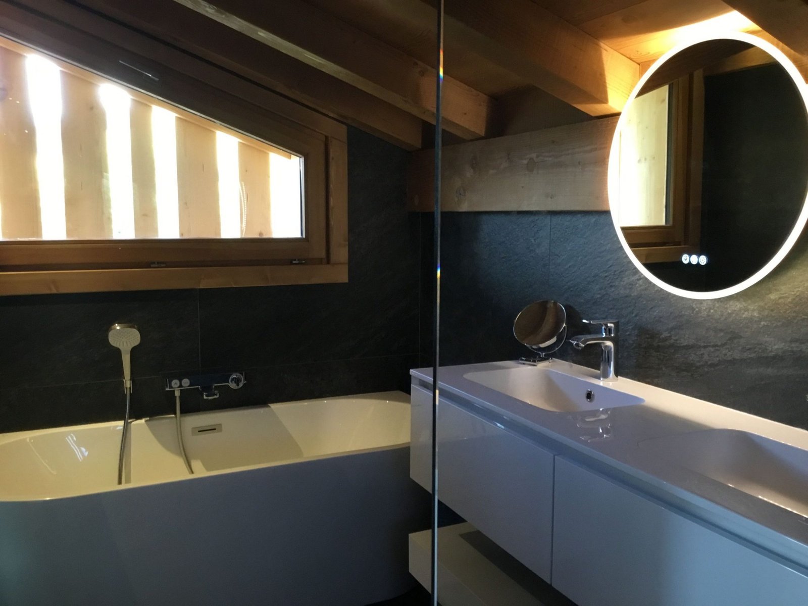 Magnificent brand-new chalet with a view for rent in Combloux, near the Princesse slopes. – Photo 16 Magnificent brand-new chalet with a view for rent in Combloux, near the Princesse slopes. - Photo 16