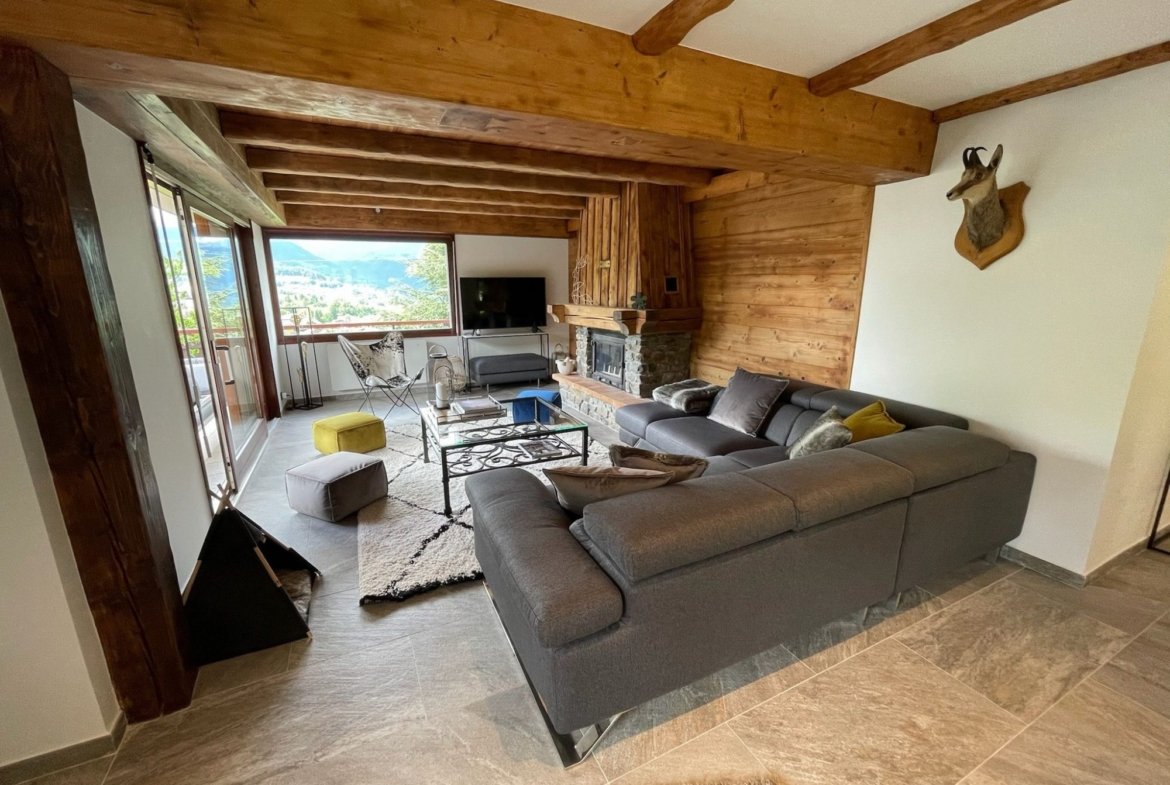 Large family chalet for 12 to 16 people, recently renovated, for rent in Combloux. - Photo 2