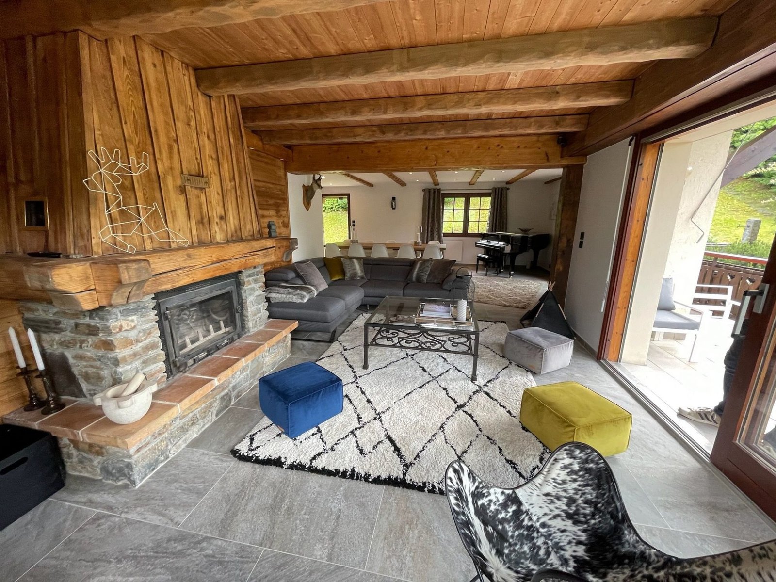 Large family chalet for 12 to 16 people, recently renovated, for rent in Combloux. – Photo 3 Large family chalet for 12 to 16 people, recently renovated, for rent in Combloux. - Photo 3