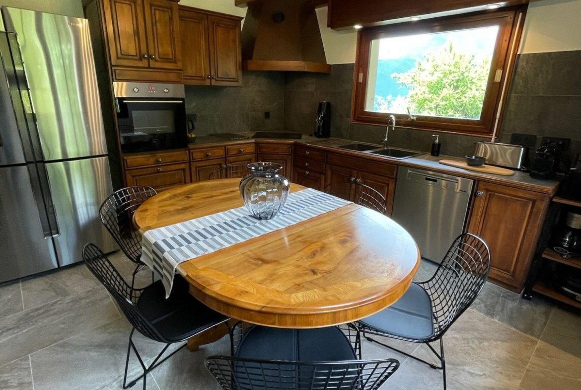 Large family chalet for 12 to 16 people, recently renovated, for rent in Combloux. - Photo 4