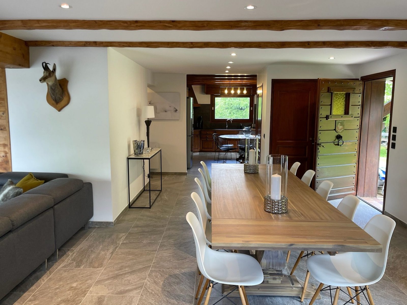 Large family chalet for 12 to 16 people, recently renovated, for rent in Combloux. – Photo 5 Large family chalet for 12 to 16 people, recently renovated, for rent in Combloux. - Photo 5