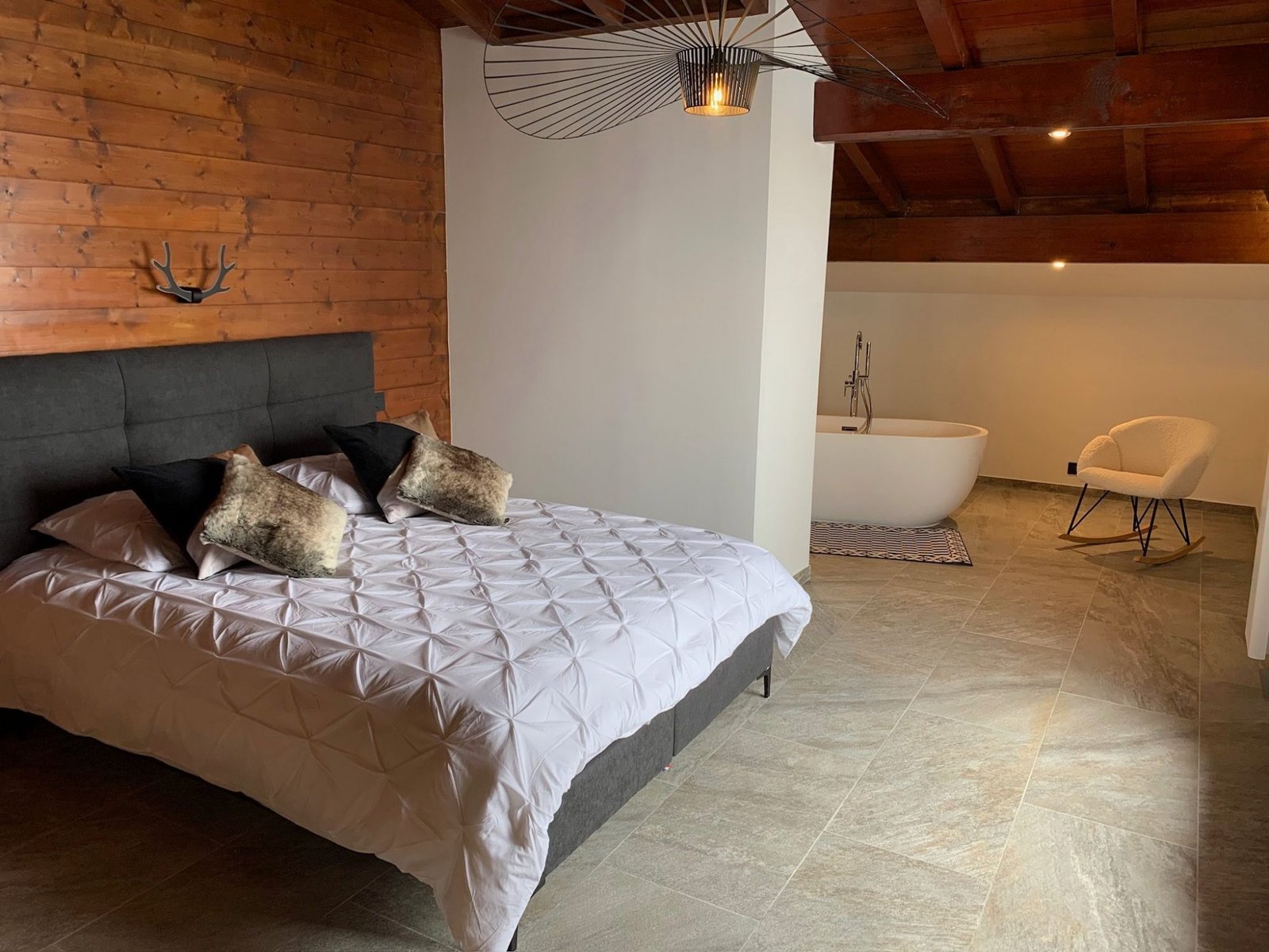 Large family chalet for 12 to 16 people, recently renovated, for rent in Combloux. – Photo 7 Large family chalet for 12 to 16 people, recently renovated, for rent in Combloux. - Photo 7
