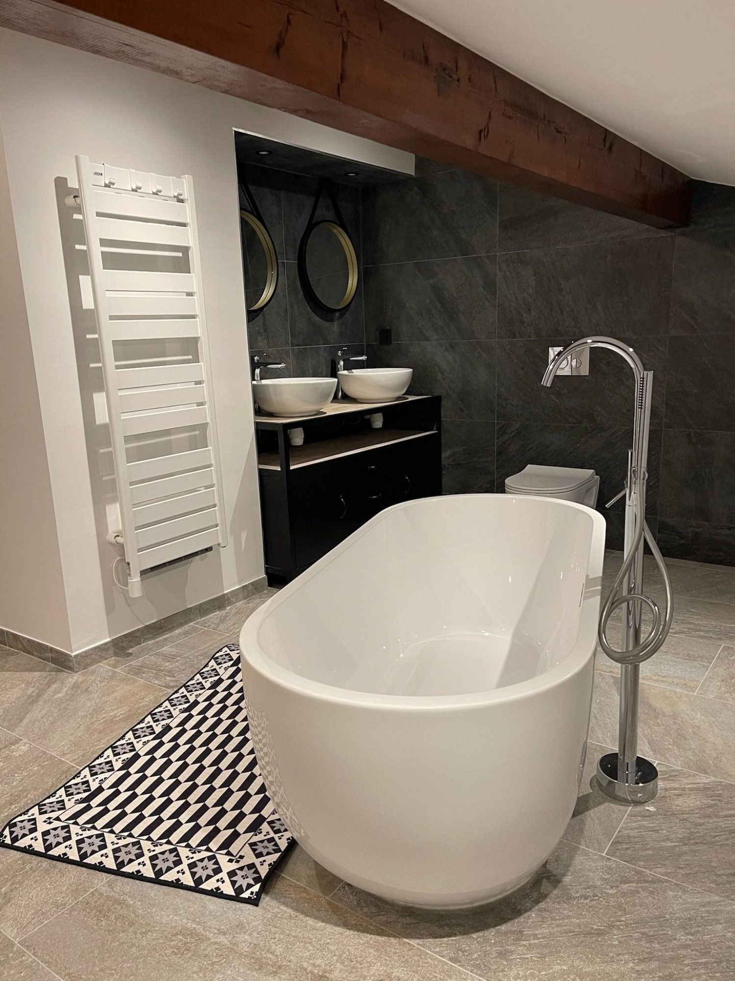 Large family chalet for 12 to 16 people, recently renovated, for rent in Combloux. – Photo 8 Large family chalet for 12 to 16 people, recently renovated, for rent in Combloux. - Photo 8