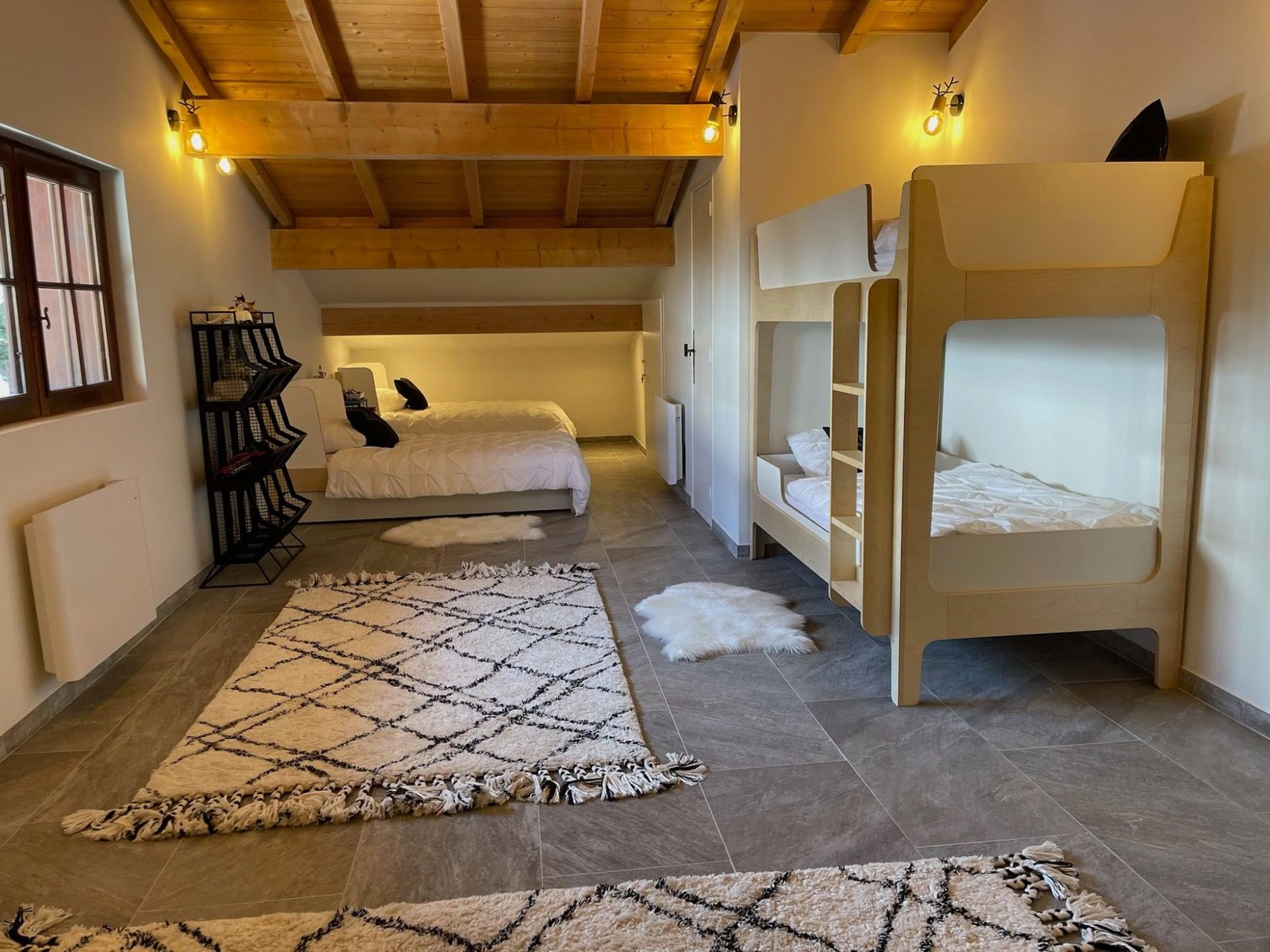 Large family chalet for 12 to 16 people, recently renovated, for rent in Combloux. – Photo 12 Large family chalet for 12 to 16 people, recently renovated, for rent in Combloux. - Photo 12