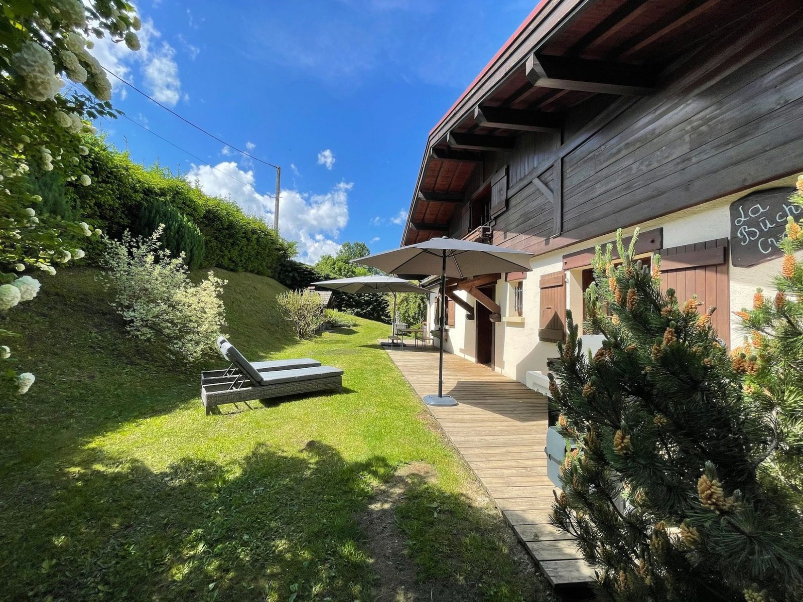 Large family chalet for 12 to 16 people, recently renovated, for rent in Combloux. – Photo 19 Large family chalet for 12 to 16 people, recently renovated, for rent in Combloux. - Photo 19