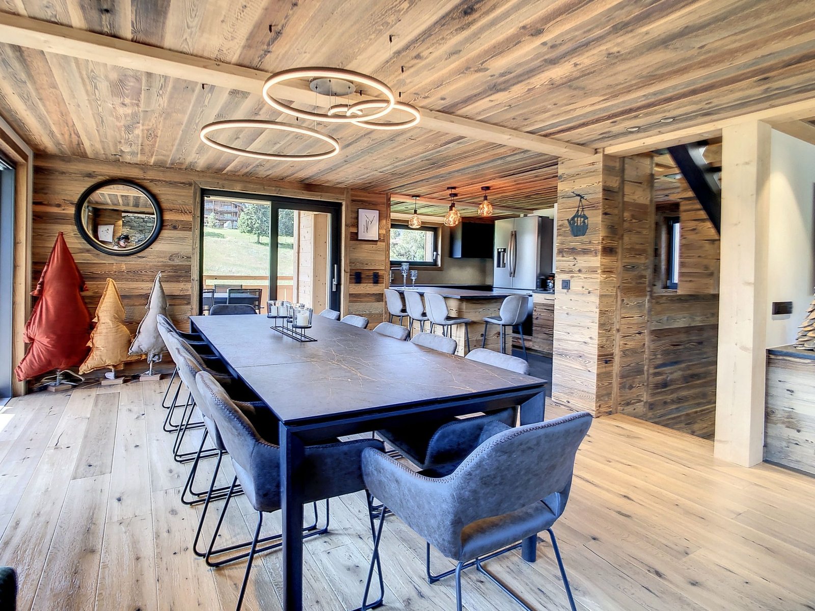 Brand-new, contemporary chalet for rent in Demi-Quartier, 3 minutes’ drive from the Princesse slopes. – Photo 2 Brand-new, contemporary chalet for rent in Demi-Quartier, 3 minutes' drive from the Princesse slopes. - Photo 2