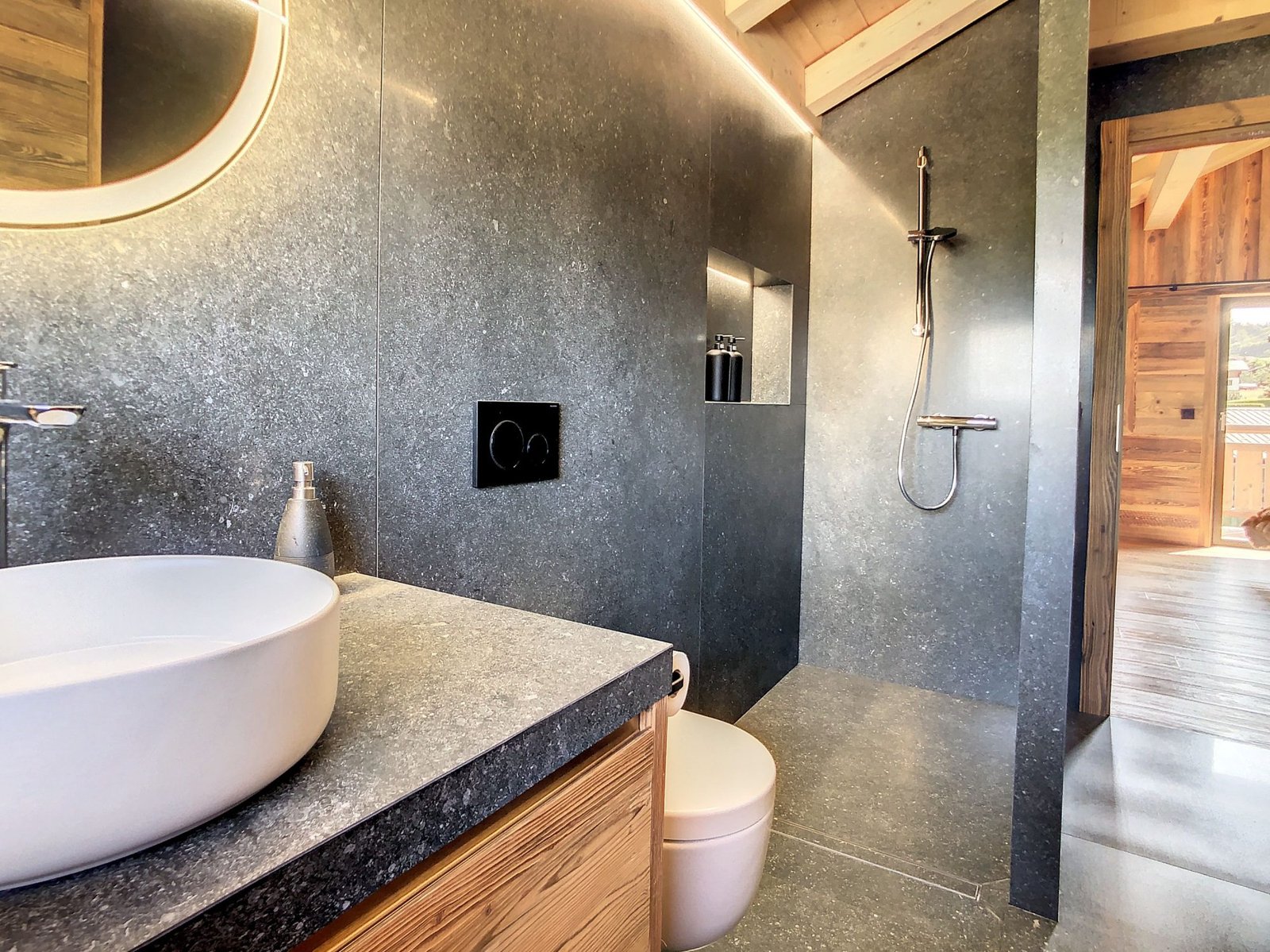 Brand-new, contemporary chalet for rent in Demi-Quartier, 3 minutes’ drive from the Princesse slopes. – Photo 14 Brand-new, contemporary chalet for rent in Demi-Quartier, 3 minutes' drive from the Princesse slopes. - Photo 14