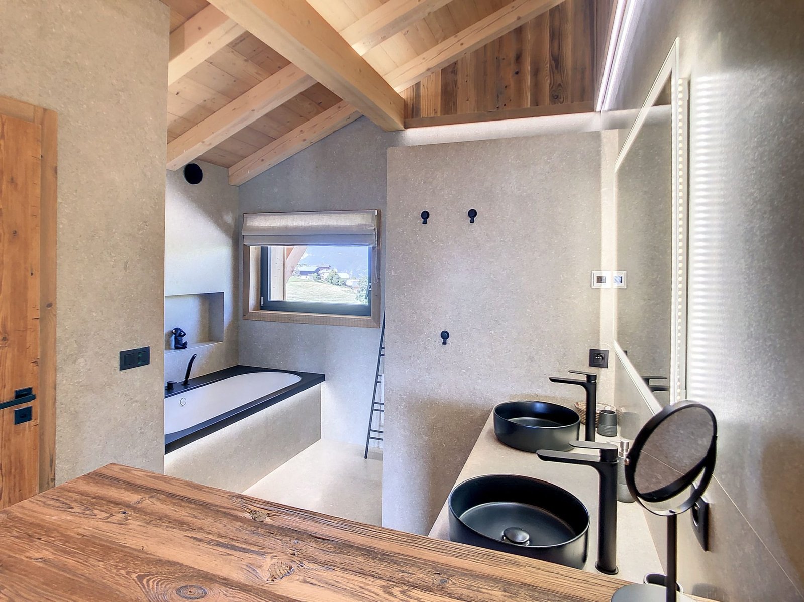 Brand-new, contemporary chalet for rent in Demi-Quartier, 3 minutes’ drive from the Princesse slopes. – Photo 16 Brand-new, contemporary chalet for rent in Demi-Quartier, 3 minutes' drive from the Princesse slopes. - Photo 16
