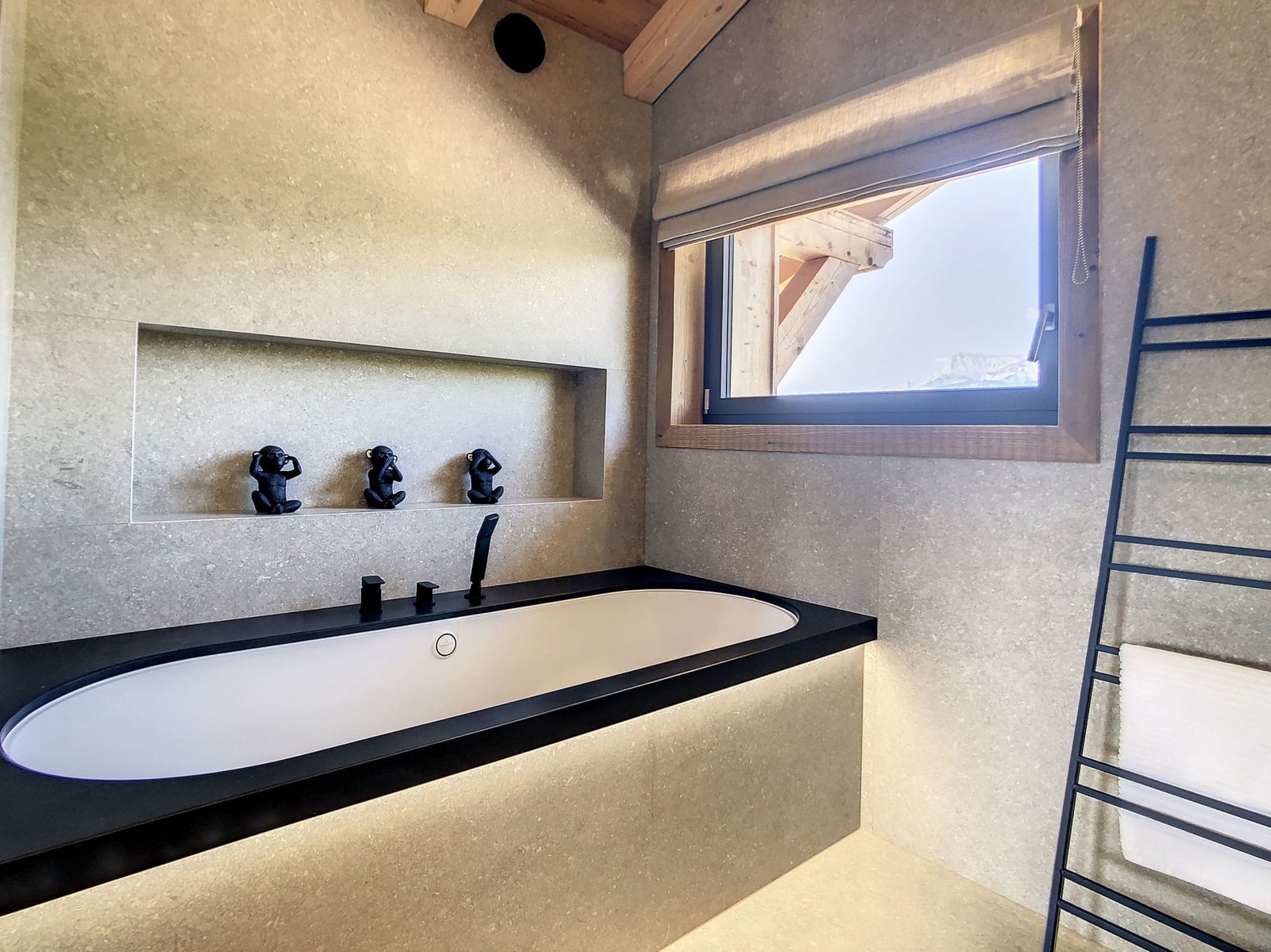 Brand-new, contemporary chalet for rent in Demi-Quartier, 3 minutes’ drive from the Princesse slopes. – Photo 18 Brand-new, contemporary chalet for rent in Demi-Quartier, 3 minutes' drive from the Princesse slopes. - Photo 18
