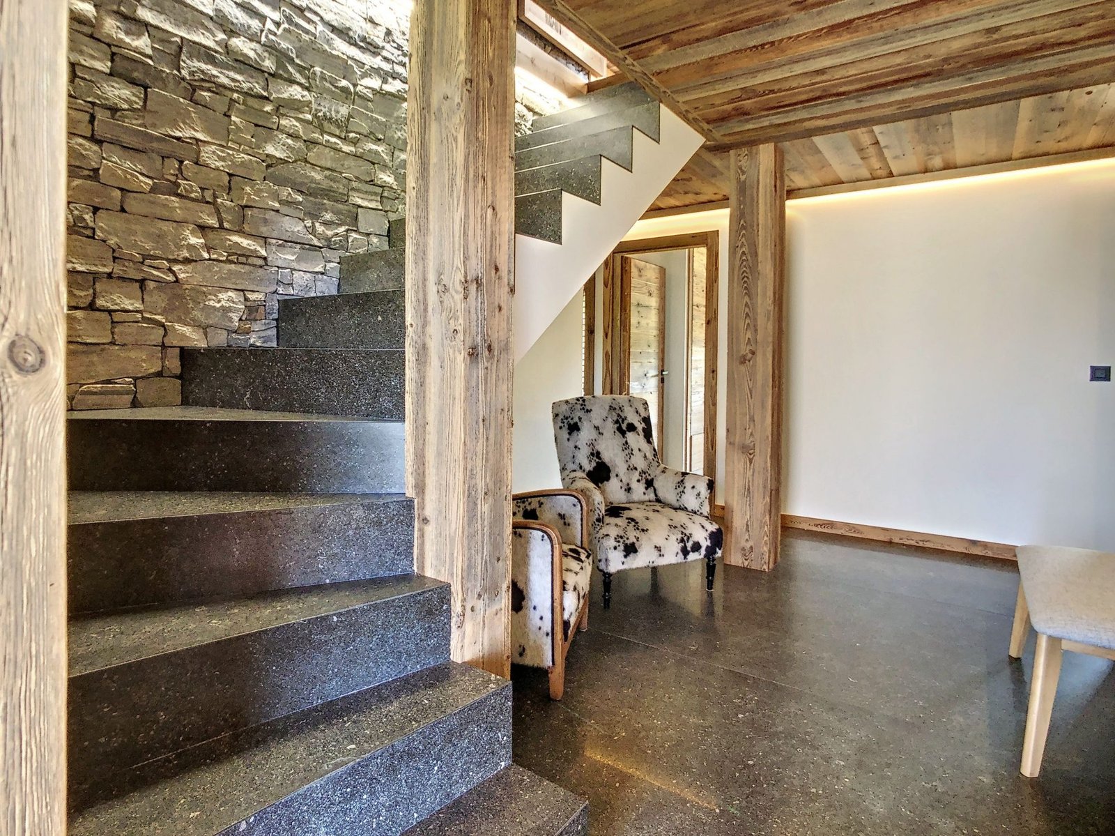 Brand-new, contemporary chalet for rent in Demi-Quartier, 3 minutes’ drive from the Princesse slopes. – Photo 19 Brand-new, contemporary chalet for rent in Demi-Quartier, 3 minutes' drive from the Princesse slopes. - Photo 19