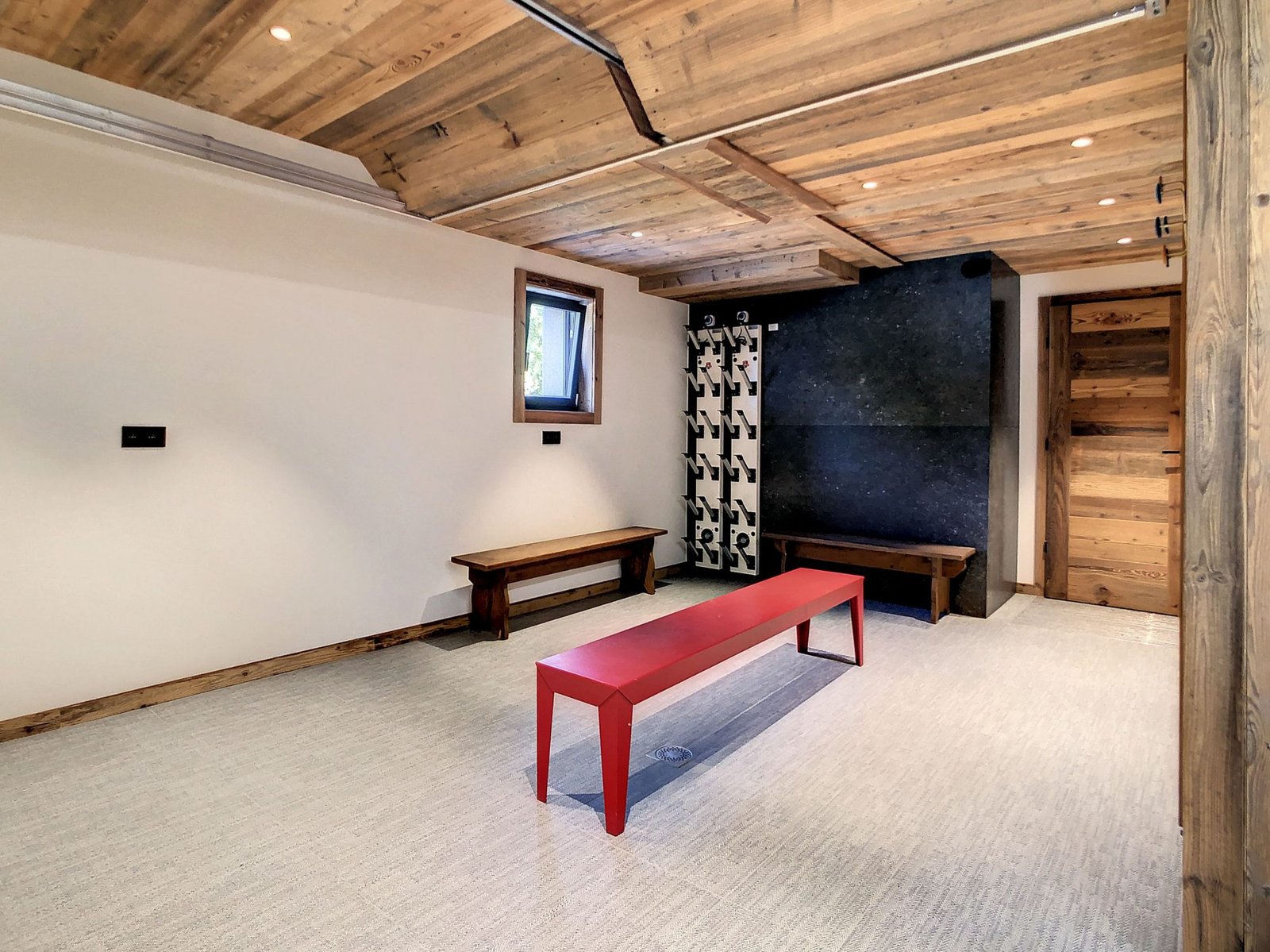 Brand-new, contemporary chalet for rent in Demi-Quartier, 3 minutes’ drive from the Princesse slopes. – Photo 21 Brand-new, contemporary chalet for rent in Demi-Quartier, 3 minutes' drive from the Princesse slopes. - Photo 21
