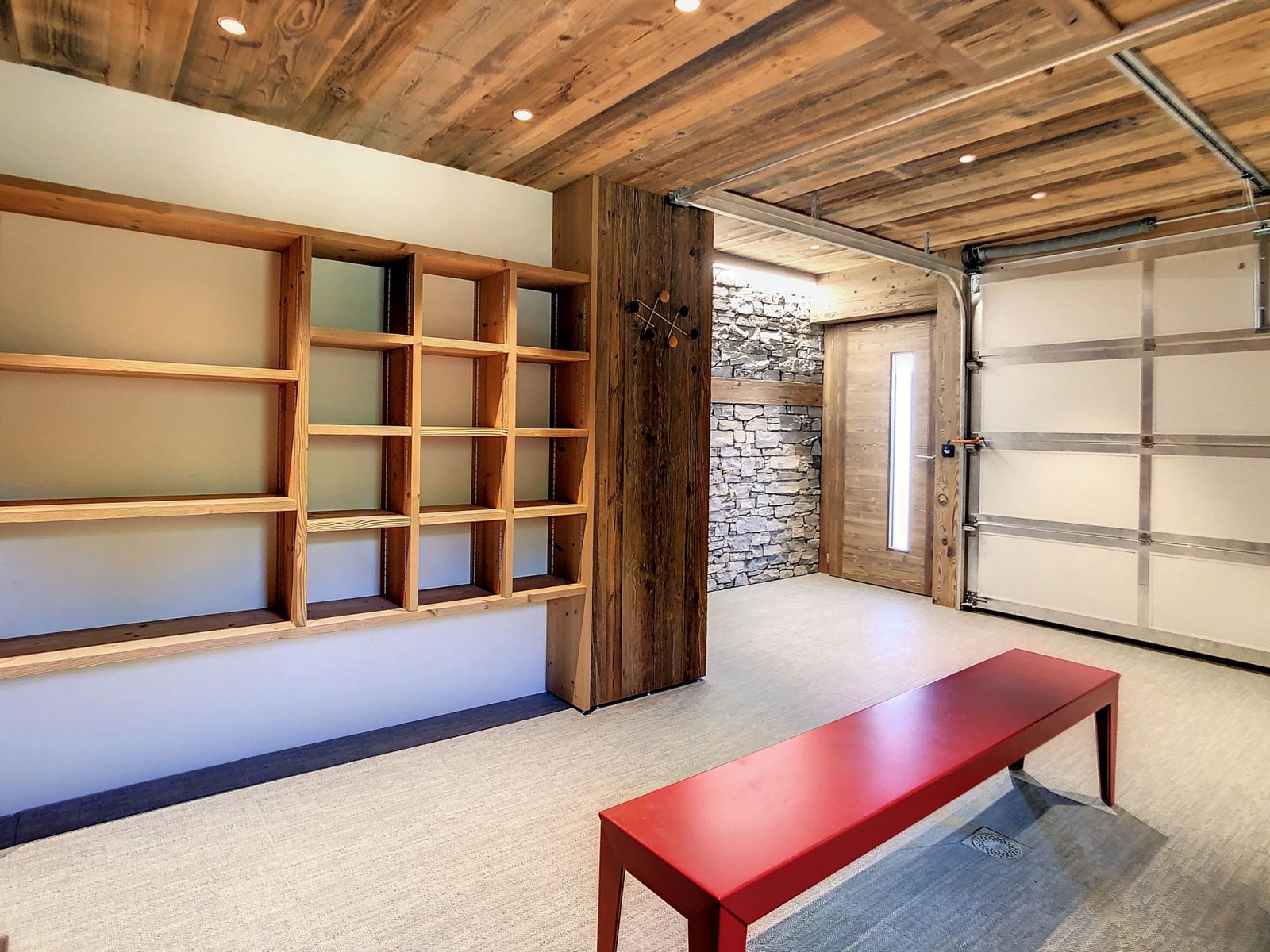 Brand-new, contemporary chalet for rent in Demi-Quartier, 3 minutes’ drive from the Princesse slopes. – Photo 22 Brand-new, contemporary chalet for rent in Demi-Quartier, 3 minutes' drive from the Princesse slopes. - Photo 22