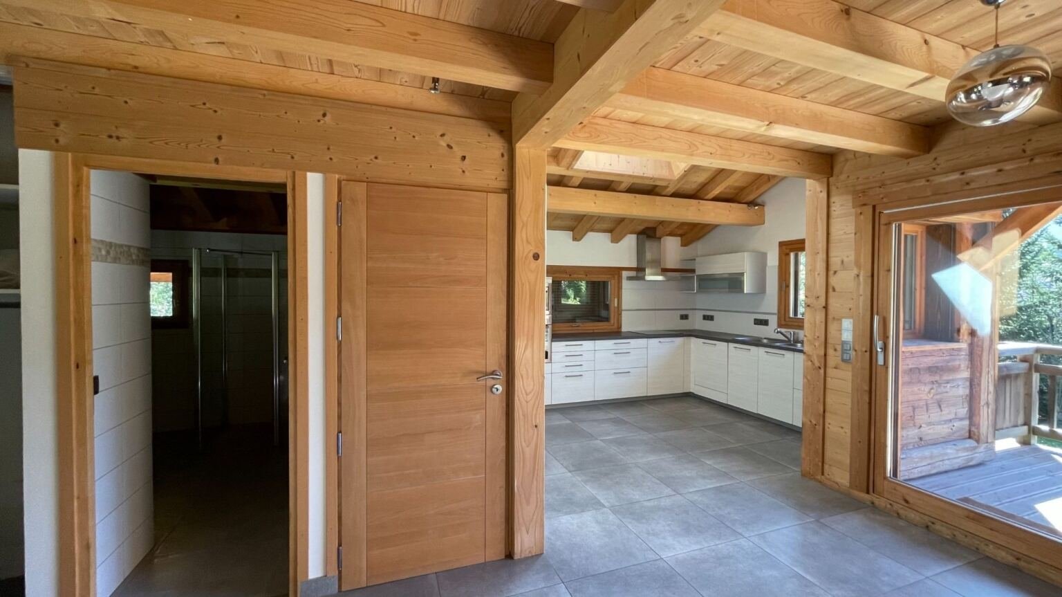 Chalet with a lovely garden for rent, 5 minutes’ drive from the centre of Megève. – Photo 2 Chalet with a lovely garden for rent, 5 minutes' drive from the centre of Megève. - Photo 2