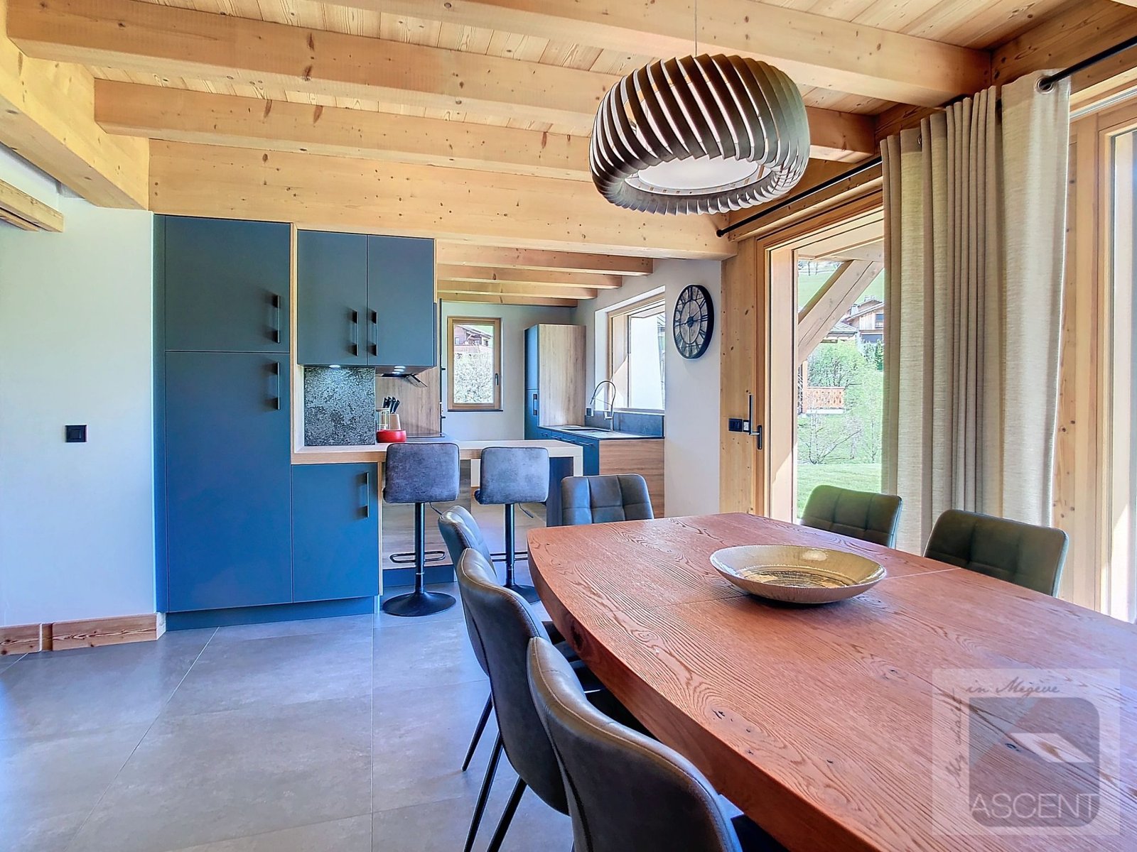 Brand-new chalet for rent near the Princesse cable car and the centre of Combloux. – Photo 4 Brand-new chalet for rent near the Princesse cable car and the centre of Combloux. - Photo 4