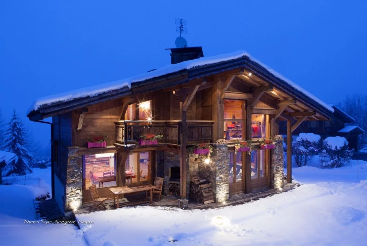 Chalet near a free shuttle stop for rent in Rochebrune, Megève. - Photo 1