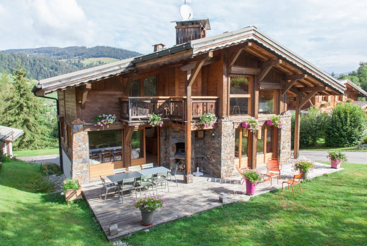 Chalet near a free shuttle stop for rent in Rochebrune, Megève. - Photo 2