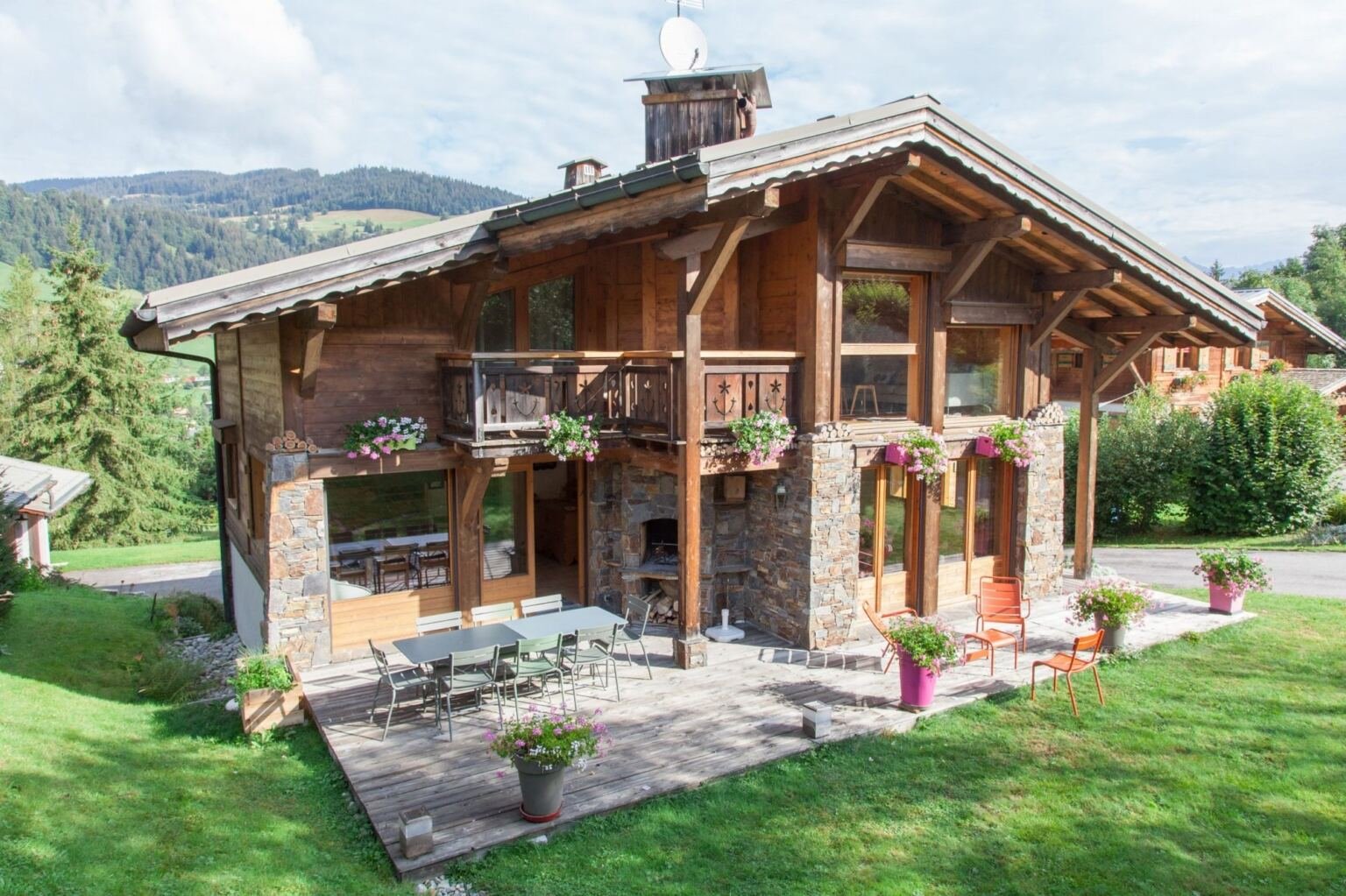 Chalet near a free shuttle stop for rent in Rochebrune, Megève. - Photo 2