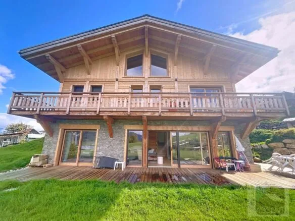 Brand-new chalet for rent on the Rochebrune ski slopes. - Photo 1
