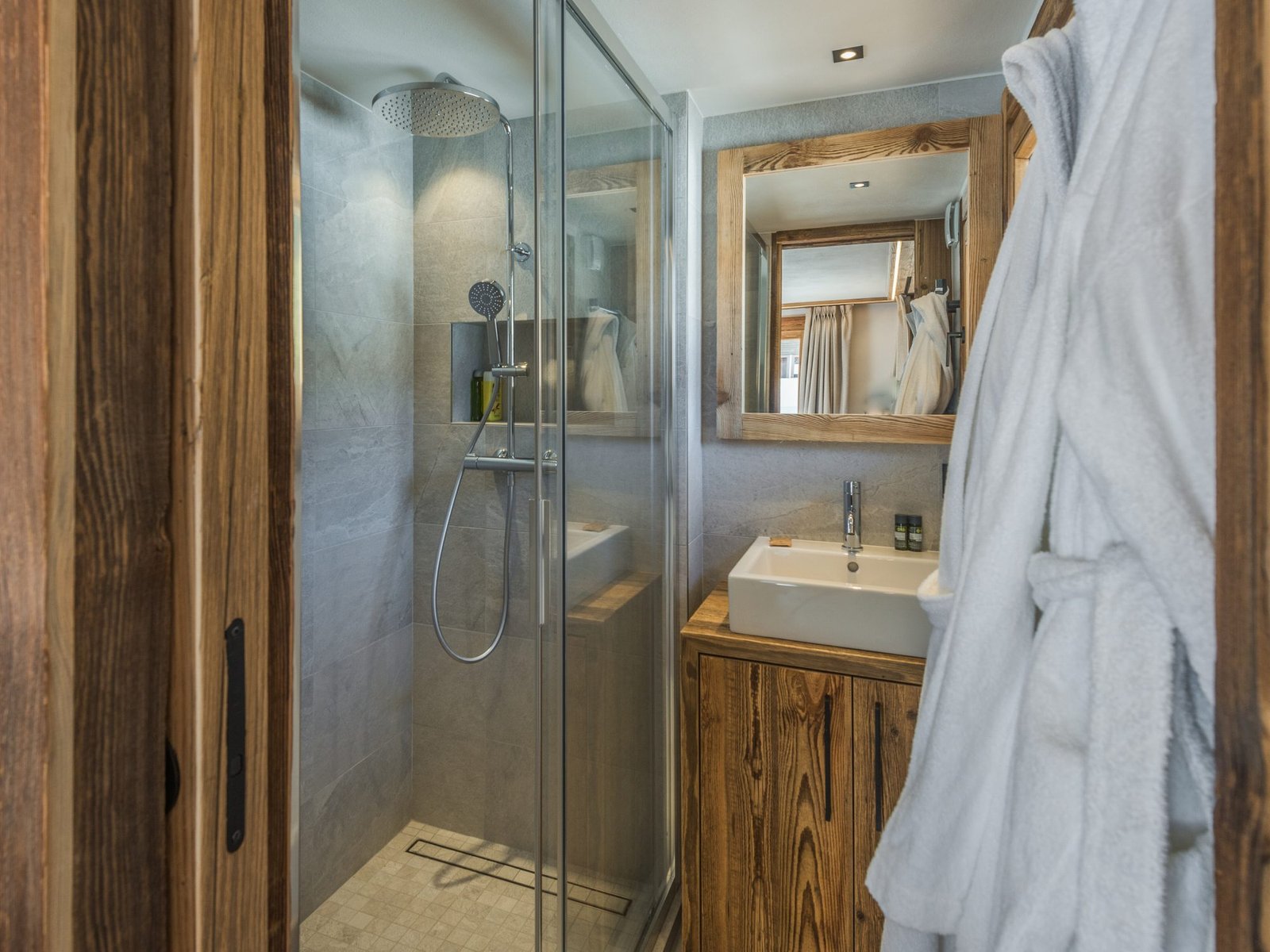Brand-new chalet for rent at Le Jaillet in Megève. – Photo 12 Brand-new chalet for rent at Le Jaillet in Megève. - Photo 12