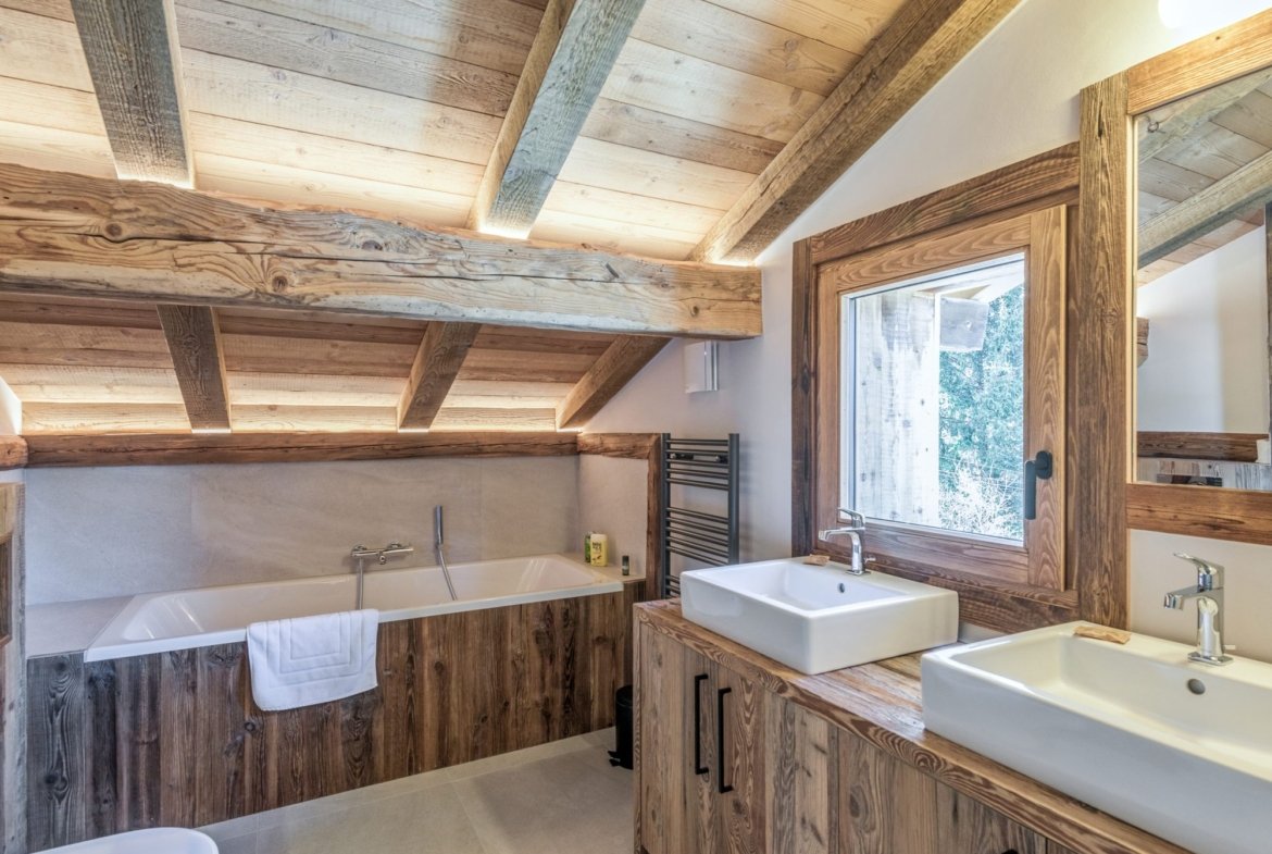 Brand-new chalet for rent at Le Jaillet in Megève. - Photo 15