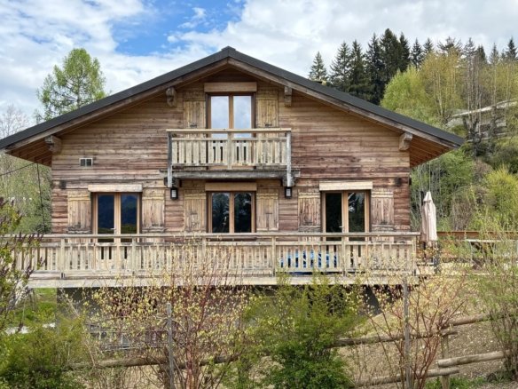 Charming chalet for rent near the Rochebrune ski slopes. - Photo 1