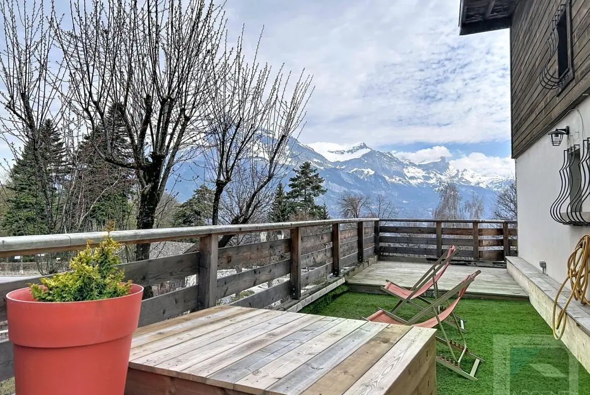 Appt Comblours - Terrasse, vue montagne