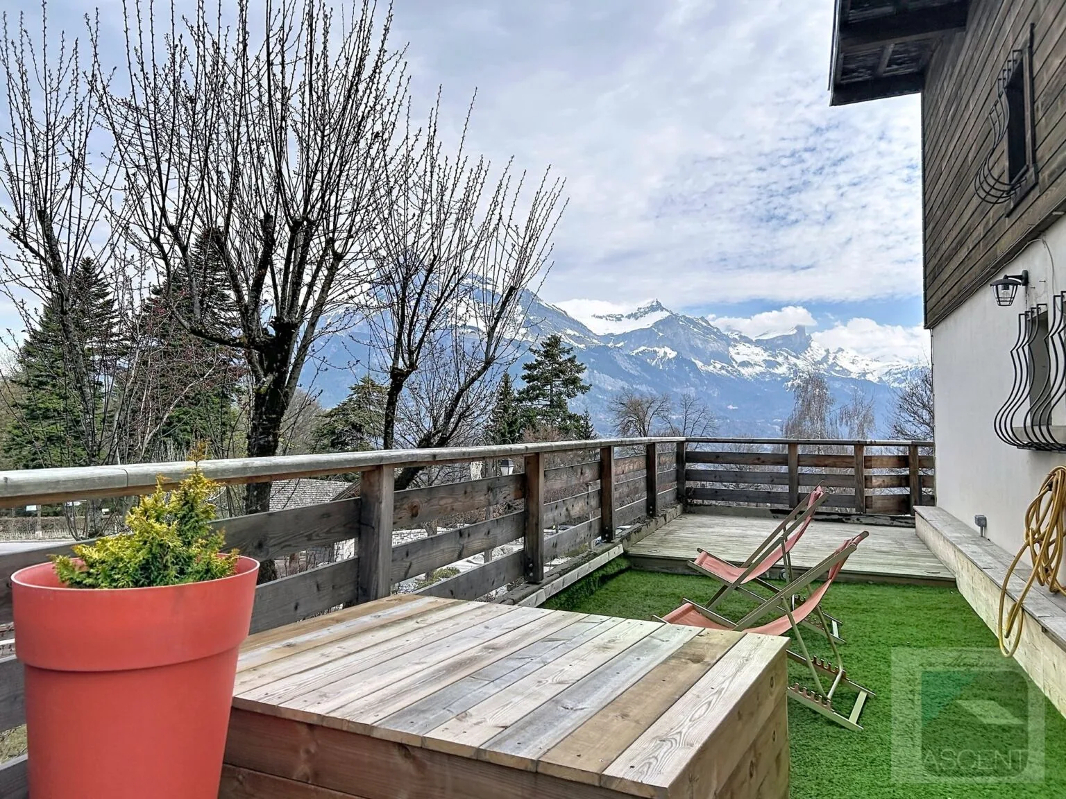 Appt Comblours - Terrasse, vue montagne