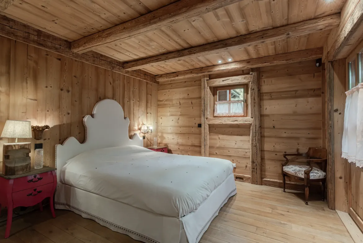 Chambre 1, lit double — Chalet Jaillet, location saisonnière à Megève