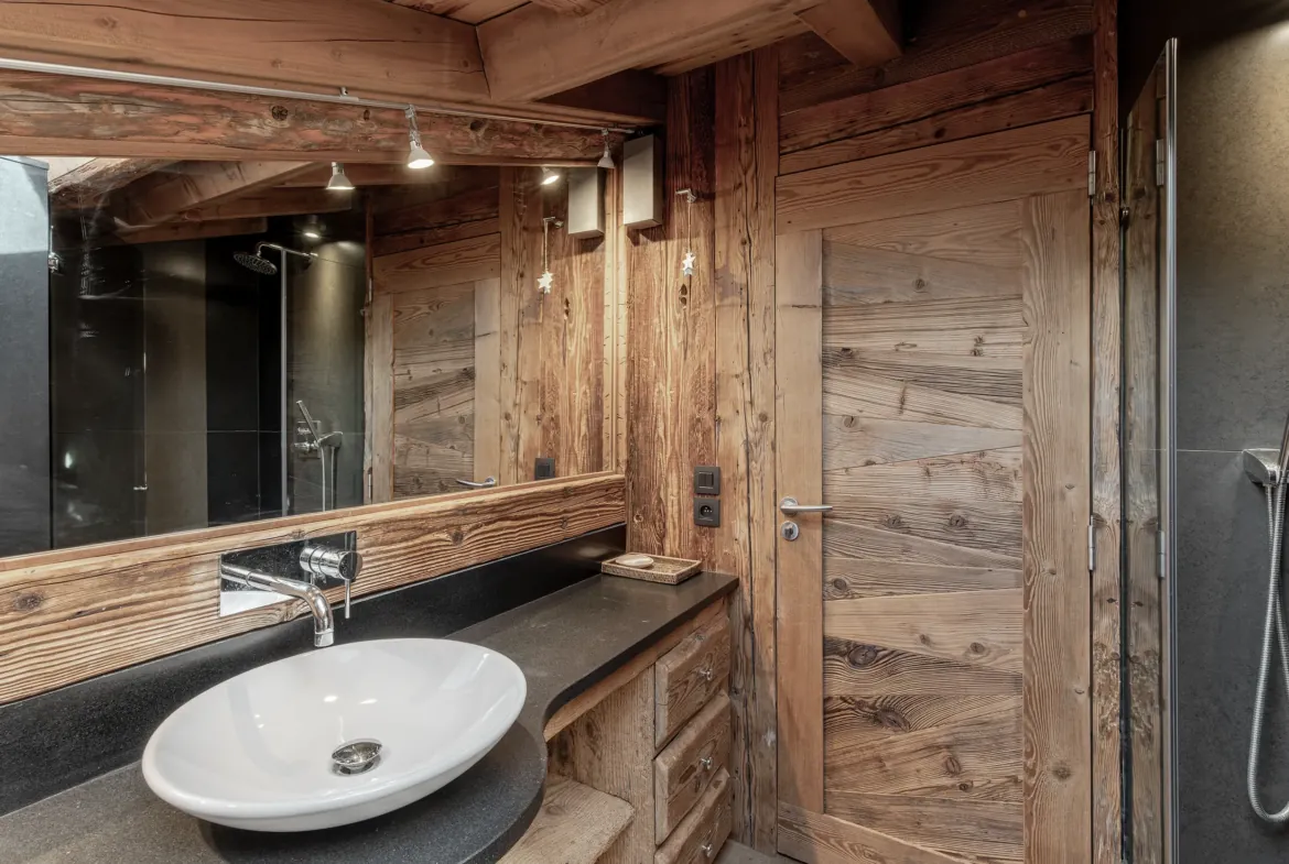 Salle de bain de la chambre 5 — Chalet Jaillet, location saisonnière à Megève