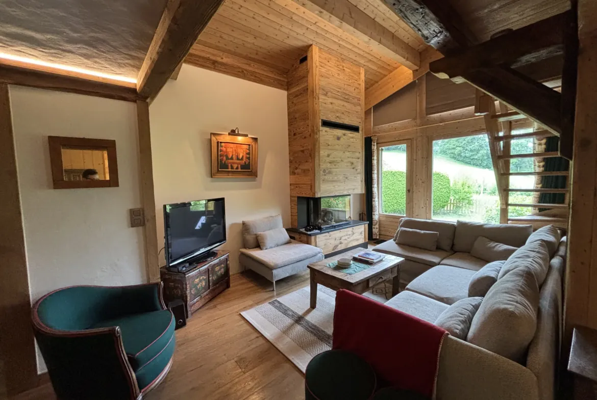 Salon avec télévision — Appt Petit Prince, duplex à Demi-Quartier près de Megève