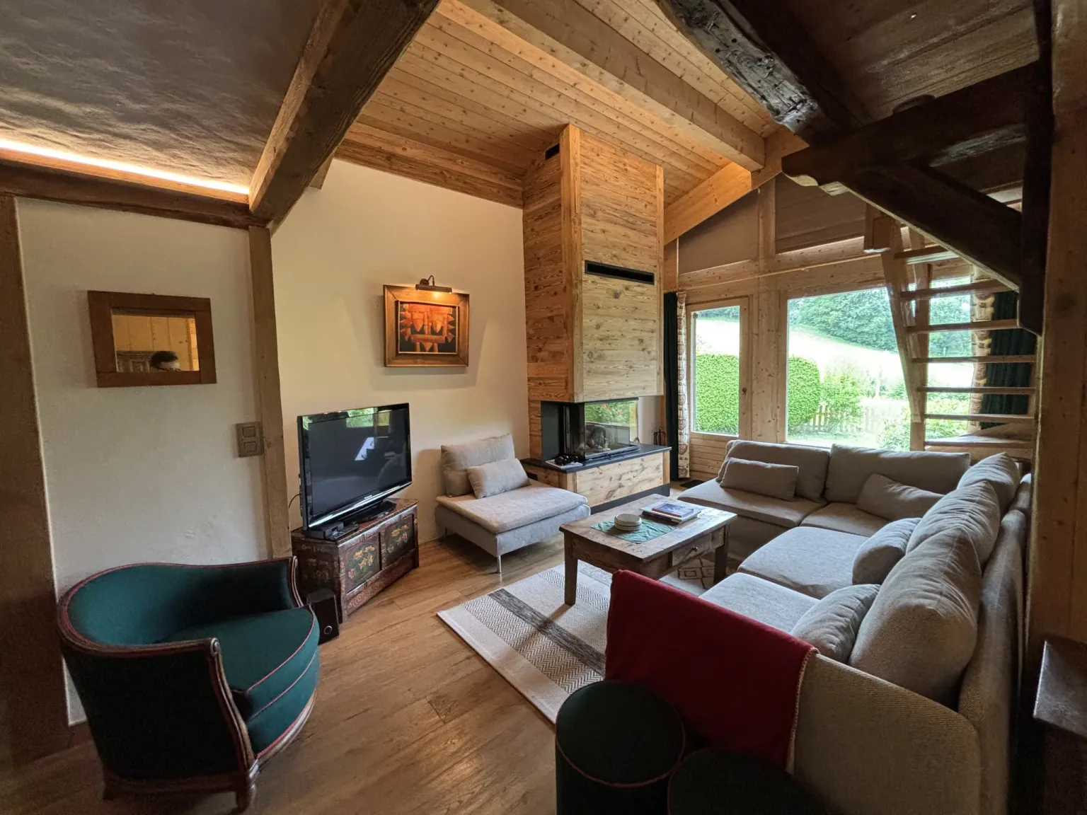 Salon avec télévision — Appt Petit Prince, duplex à Demi-Quartier près de Megève