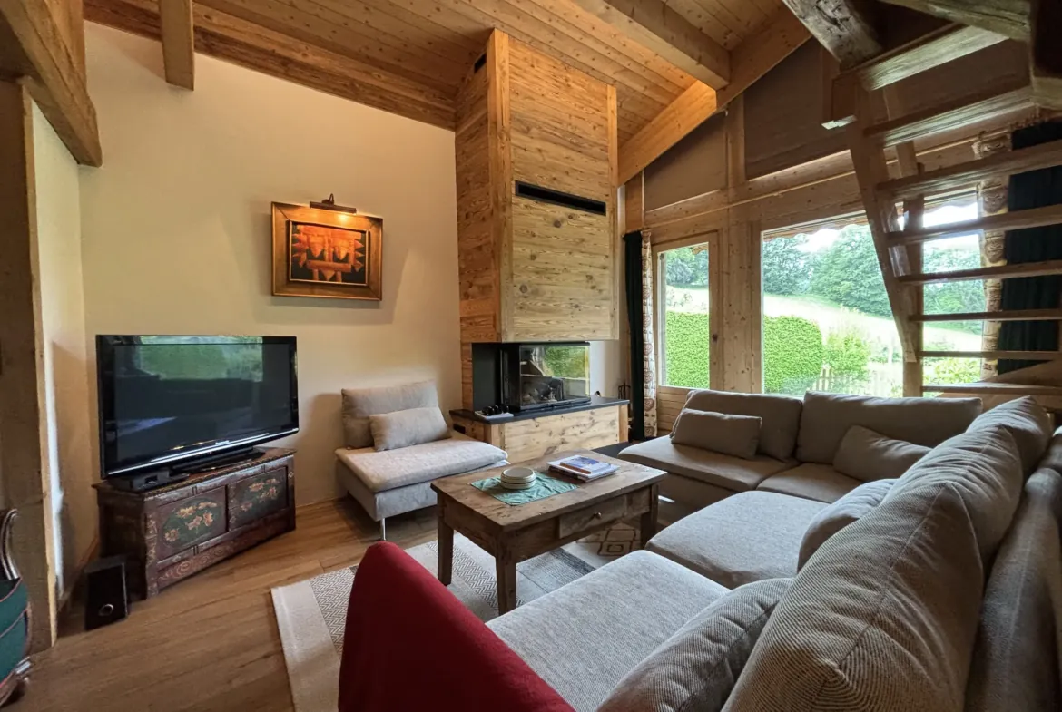 Salon ouvert sur le jardin — Appt Petit Prince, duplex à Demi-Quartier près de Megève