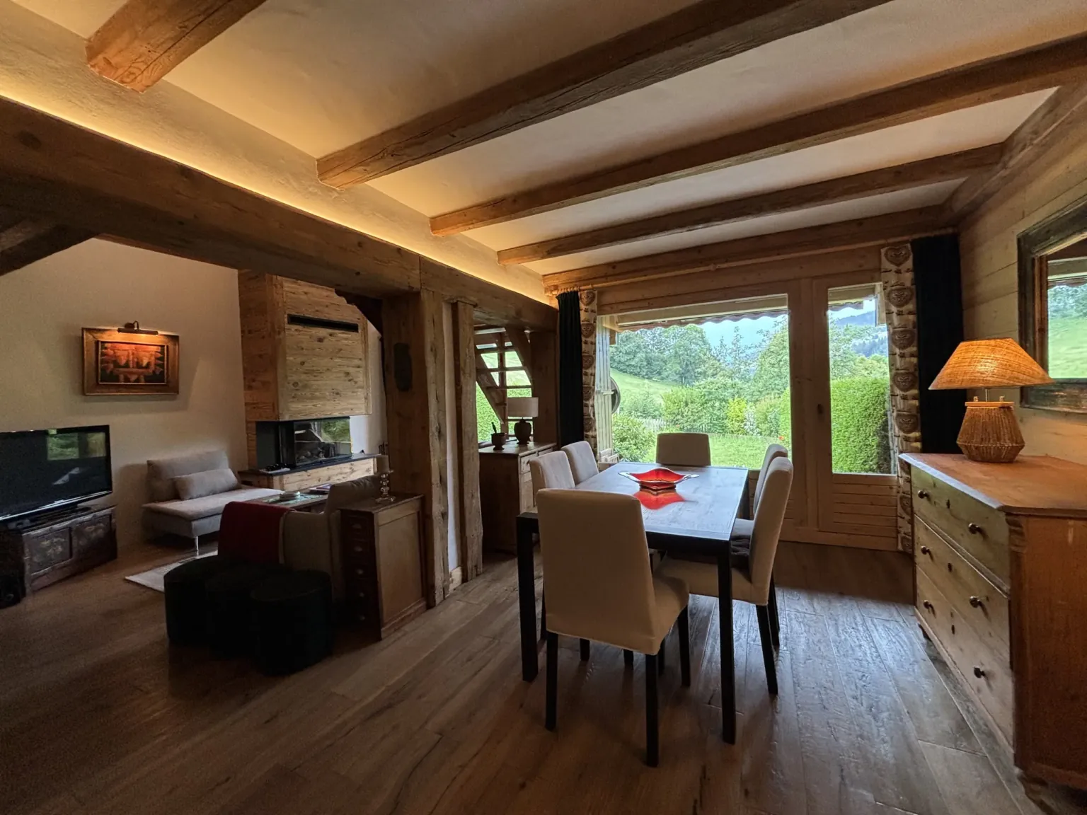 Pièce à vivre ouverte — Appt Petit Prince, duplex à Demi-Quartier près de Megève