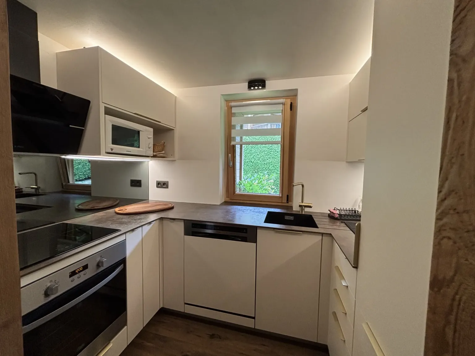Cuisine équipée — Appt Petit Prince, duplex à Demi-Quartier près de Megève