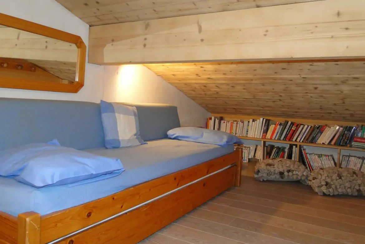 Chambre en mezzanine — Appt Petit Prince, duplex à Demi-Quartier près de Megève