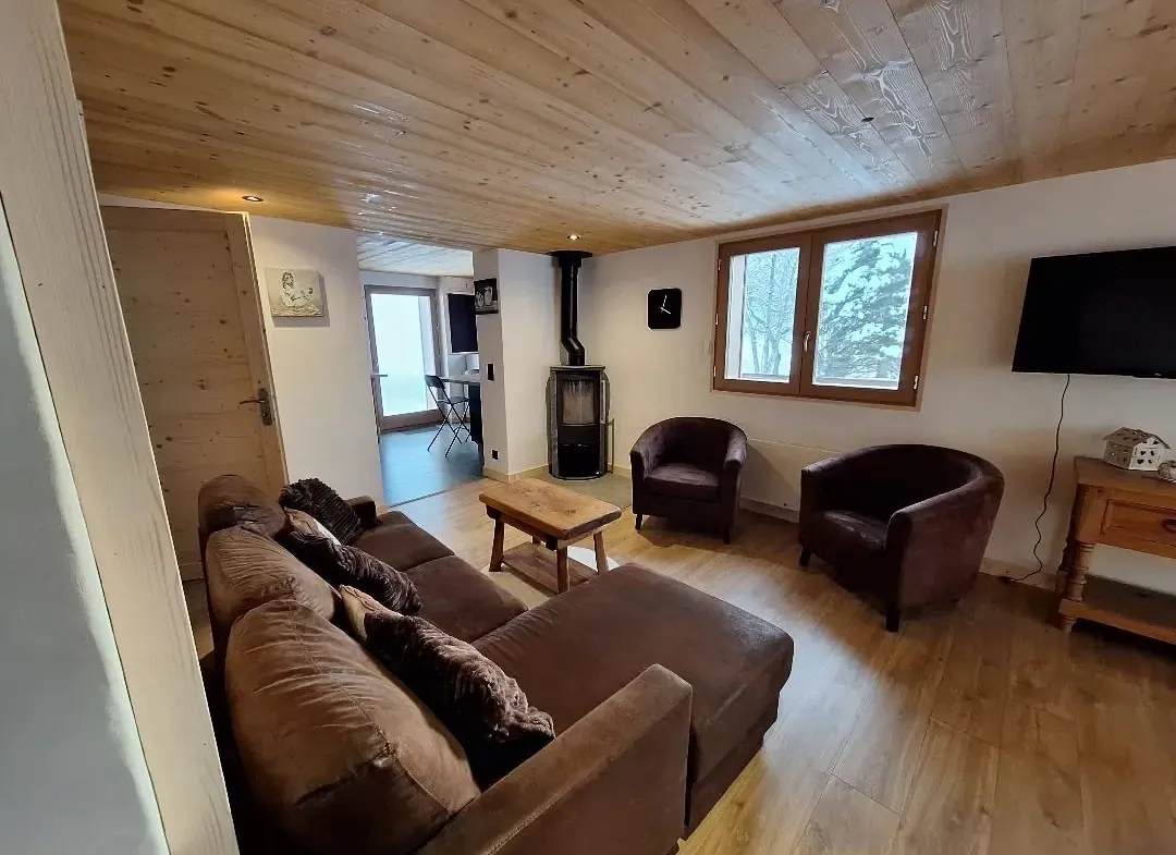 Chalet Le Stevaly, Megève — Salon et poêle à bois