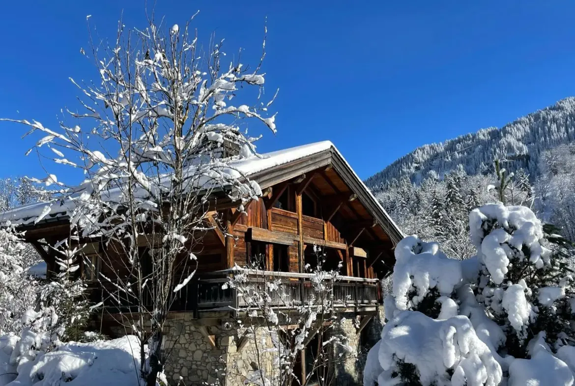 Extérieur du chalet en hiver — Chalet Roc et Soleil, location saisonnière à Megève