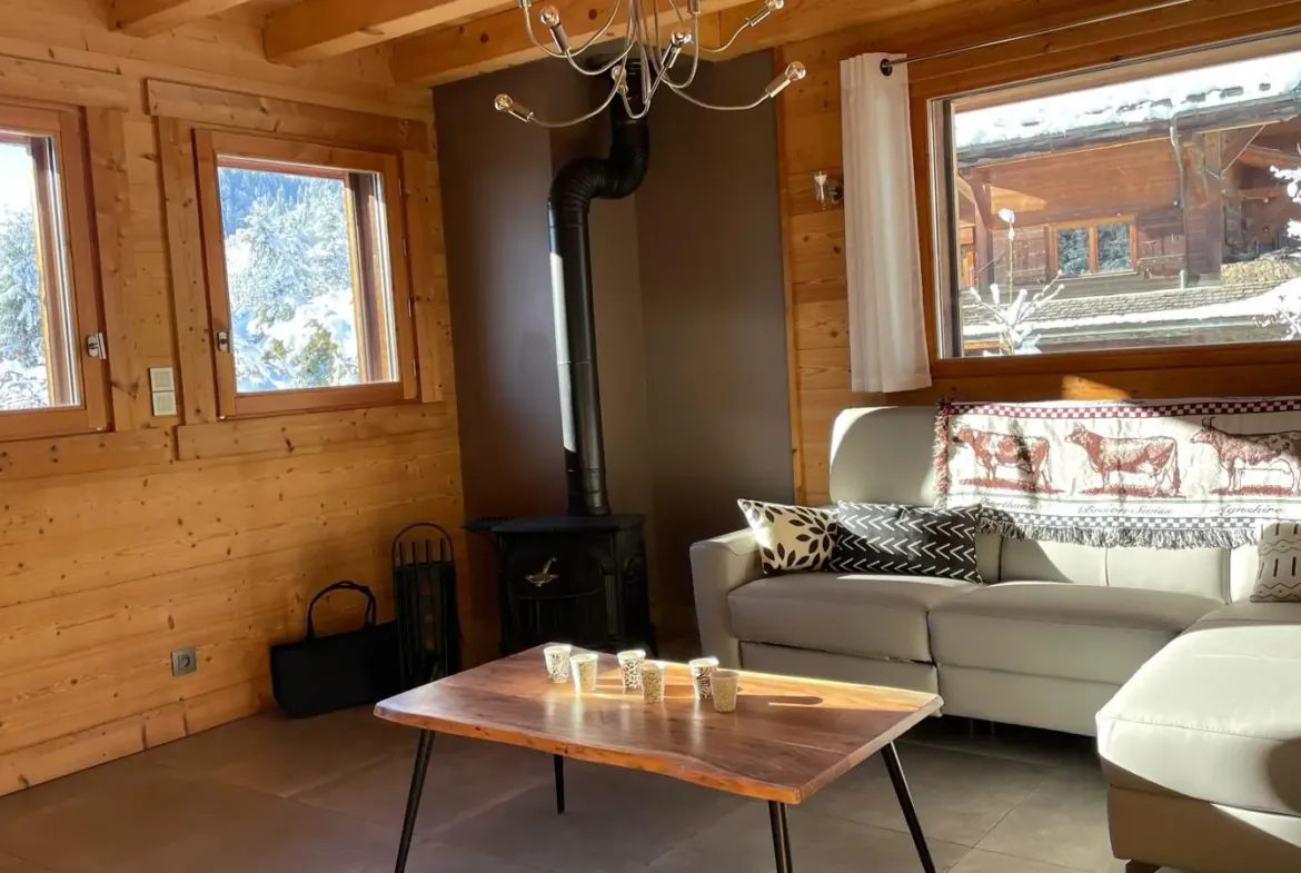 Salon avec poêle à bois — Chalet Roc et Soleil, location saisonnière à Megève