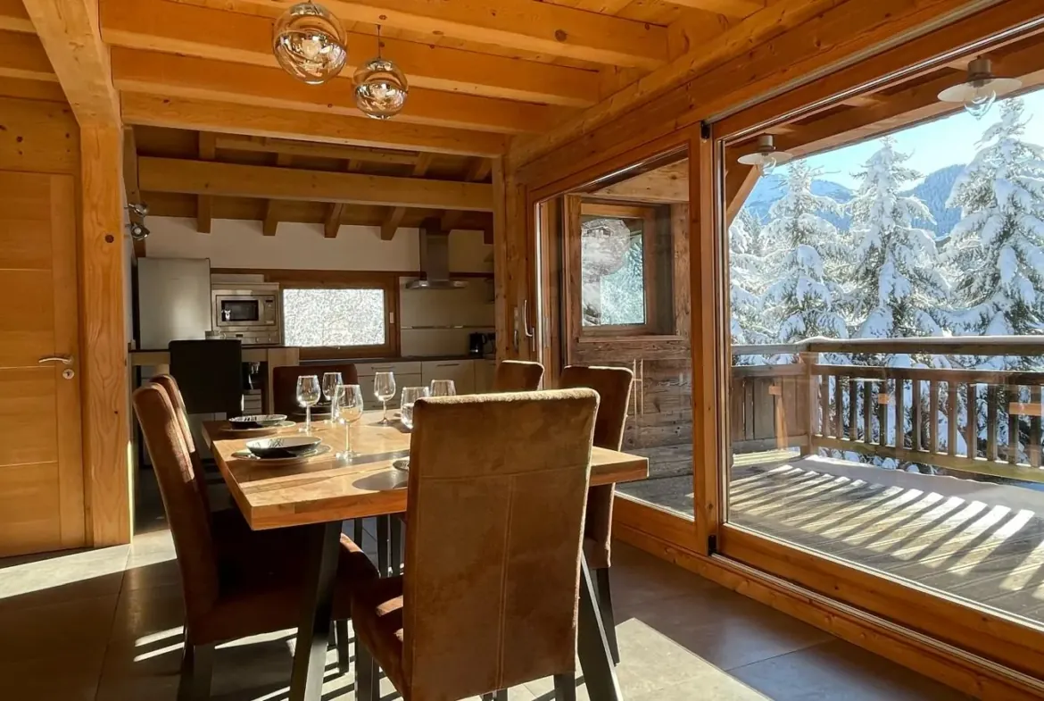 Salle à manger et cuisine ouverte — Chalet Roc et Soleil, location saisonnière à Megève
